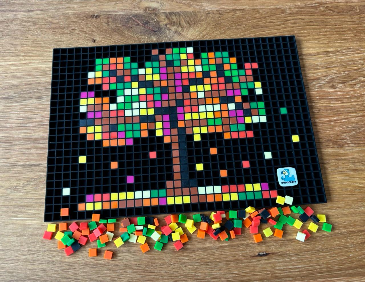 Arbre d automne réalisé en pixel art sur une grille Dodocraft A4
